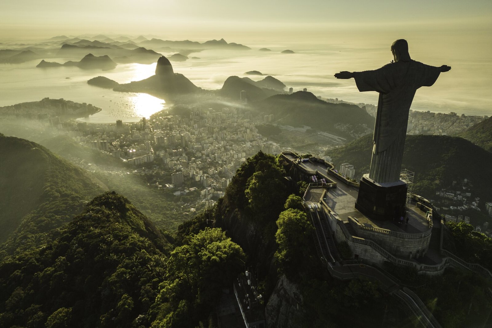 Cristo Redentor com vista para o Rio de Janeiro